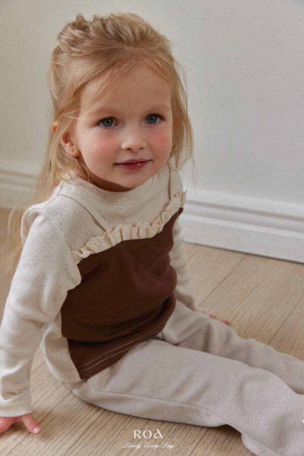 837D2961-9091-4BD3-9BF3-AC279DFA553D 〖預購〗拼色柔影蕾上衣