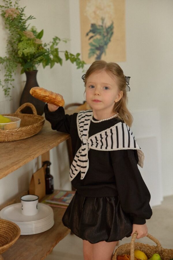 8577AF79-7E26-426D-B72B-707589C9866B_1_105_c 〖預購〗甜日微光披巾衛衣