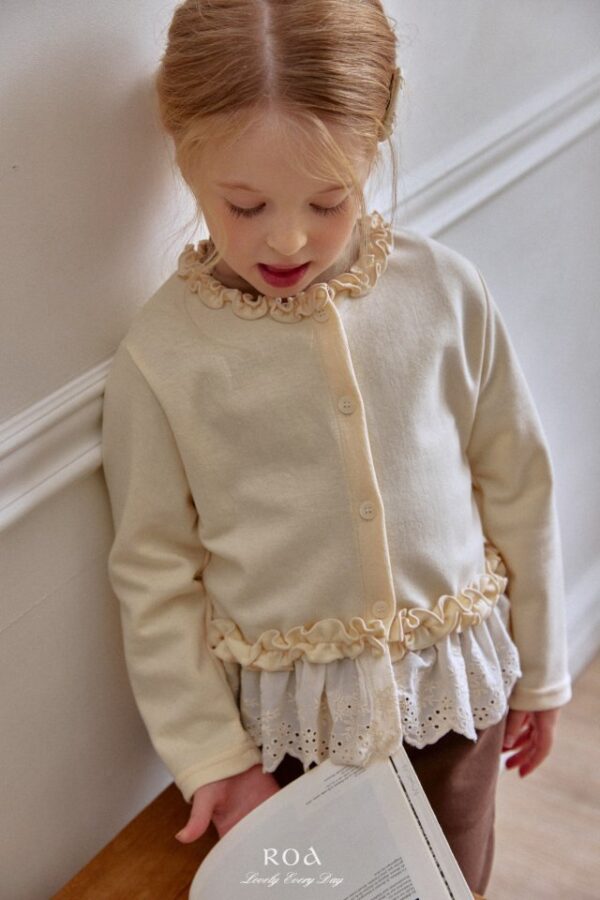 880893EF-AD69-4441-8244-6718F863CA81 〖預購〗柔邊蕾絲拼接開襟衫