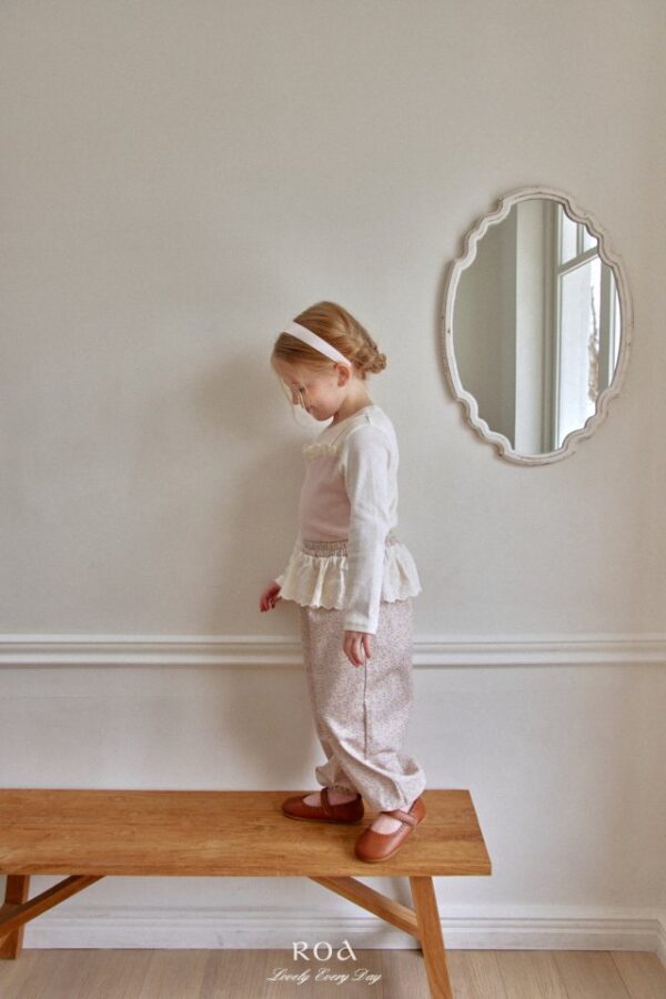 8D297B5C-6D9E-4360-A0AB-E3A4B3289D08 〖預購〗拼色柔影蕾上衣