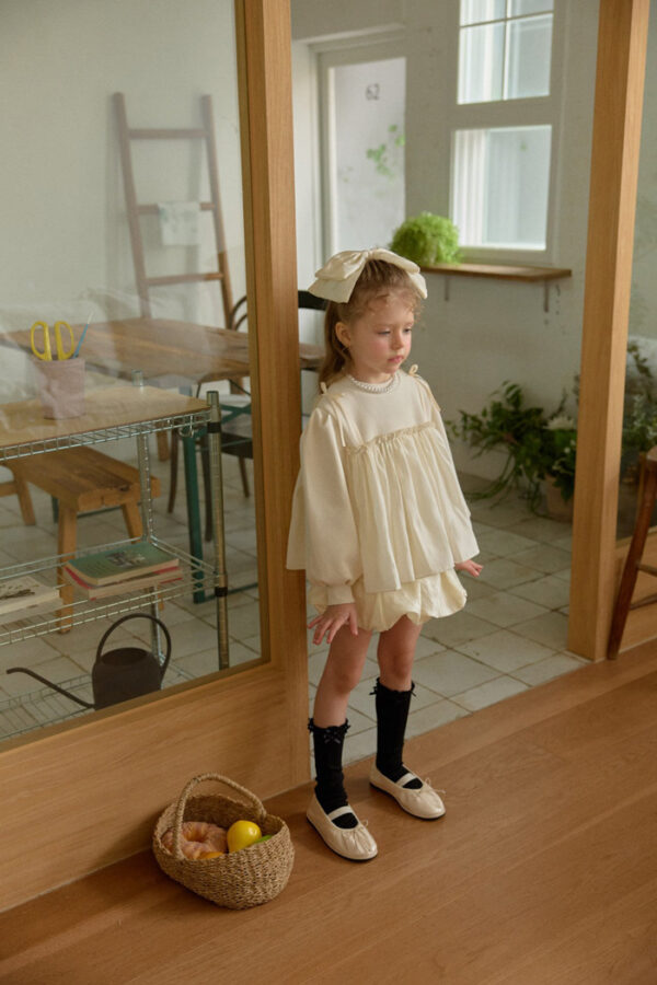 8D2BFF4F-85C0-407A-BB6A-DF49915FCEE3 〖預購〗小巧微甜衛衣