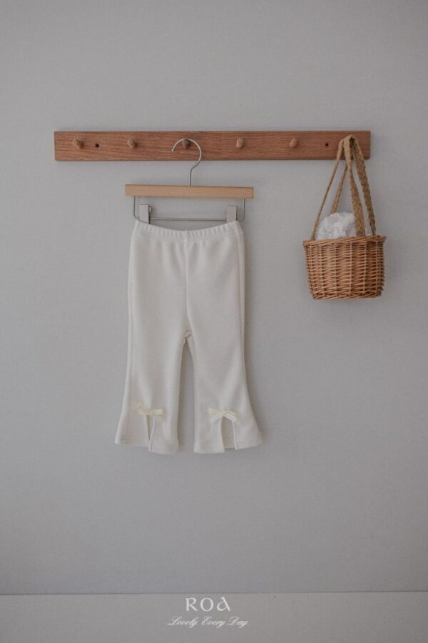 8D749DB6-3E93-474E-ACF4-7F4F2E112F2A 〖預購〗蝴蝶結柔線開叉喇叭褲