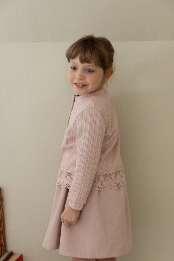 8DC973C5-10E2-4E1D-AC22-49278124620C 〖預購〗艾莉絲柔霧針織衫