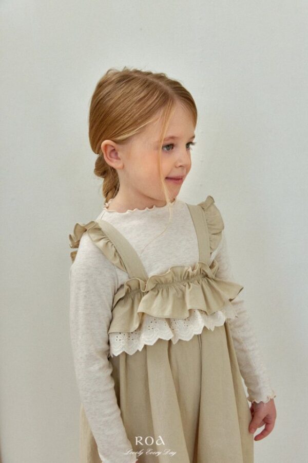 93CBF7DE-A007-4C64-B4A5-D19181459DF7 〖預購〗蕾絲修身花園吊帶褲