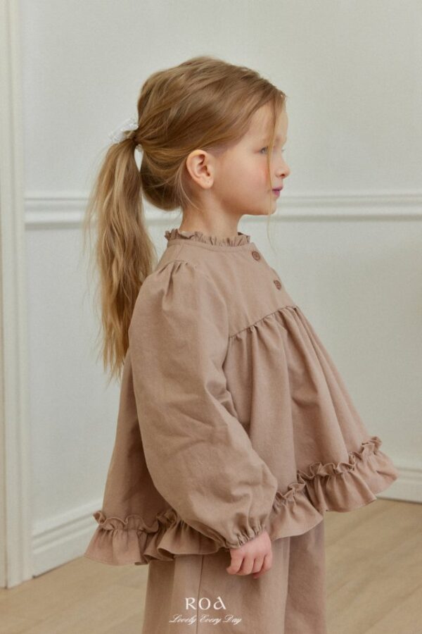 97138308-414A-4799-B539-FCA433ECF997 〖預購〗小荷葉領柔褶套裝