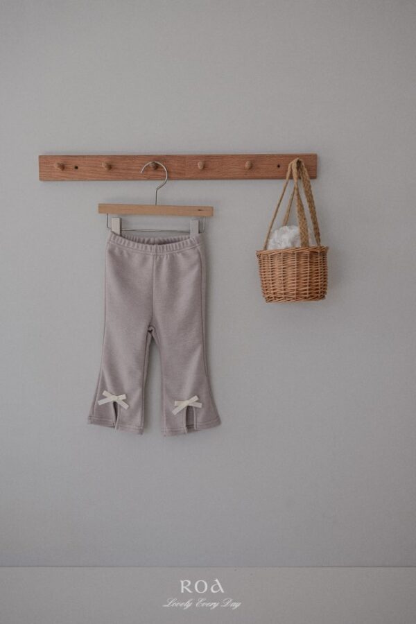 98BB28B7-0B51-4092-8059-EF9515C91EEE 〖預購〗蝴蝶結柔線開叉喇叭褲