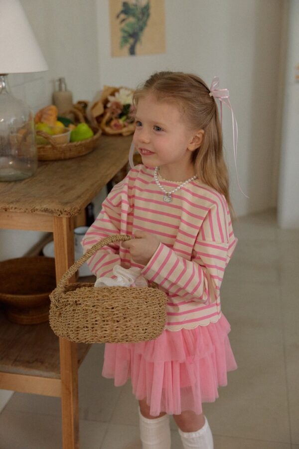 99034F62-9637-4B25-91ED-B4F9DD2AB1FE_1_105_c 〖預購〗聖光小日子條紋上衣