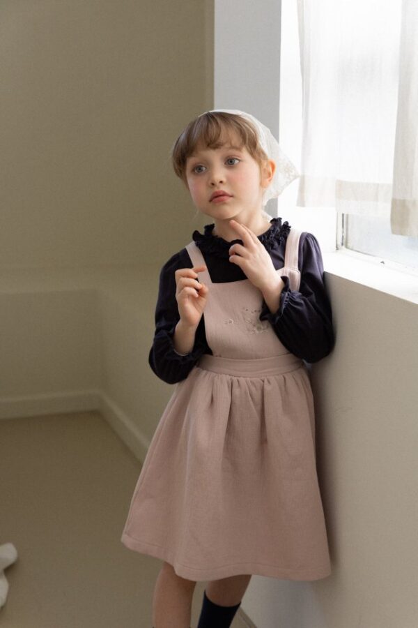 9AF5AF1D-E6E2-41B4-9F00-EA3D7F631379 〖預購〗梅根柔日上衣