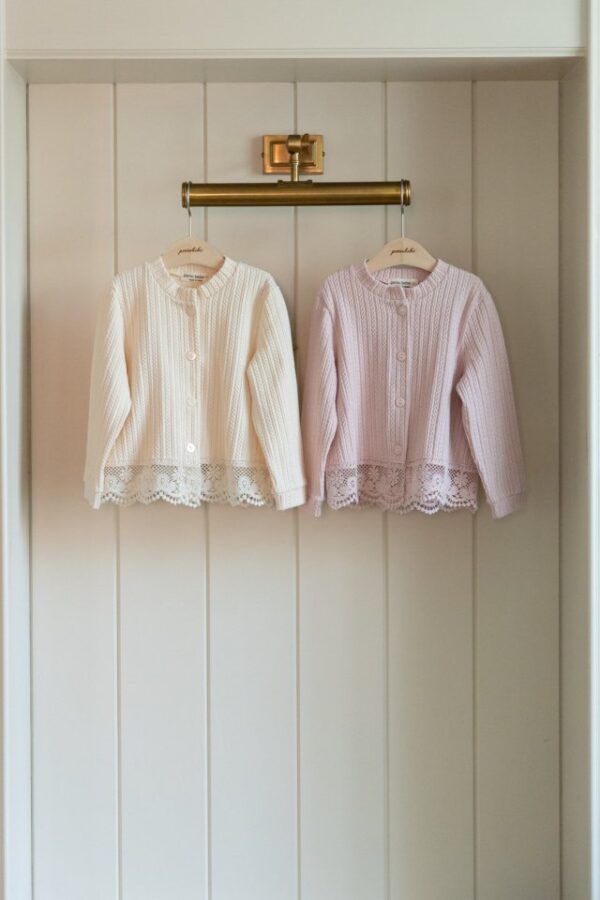 9FB0874D-E503-4522-B8FA-CB6221B52041 〖預購〗艾莉絲柔霧針織衫