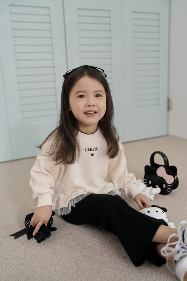 A0B409BD-C065-44D6-A214-5B4B06320D46 〖預購〗甜甜的愛拼接蕾絲上衣