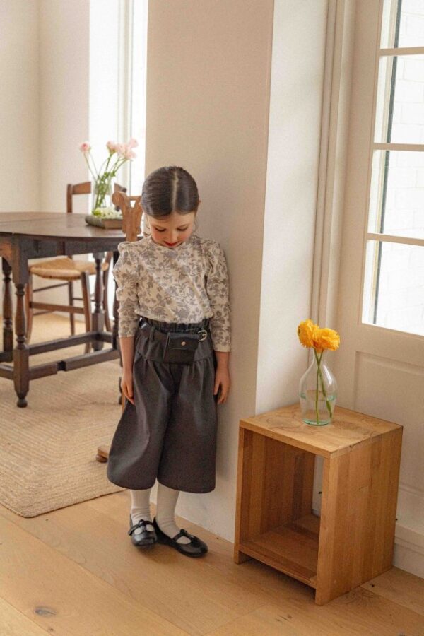 A1E73808-06C7-44C3-AC27-E71702BF41EF 〖預購〗古典花園上衣