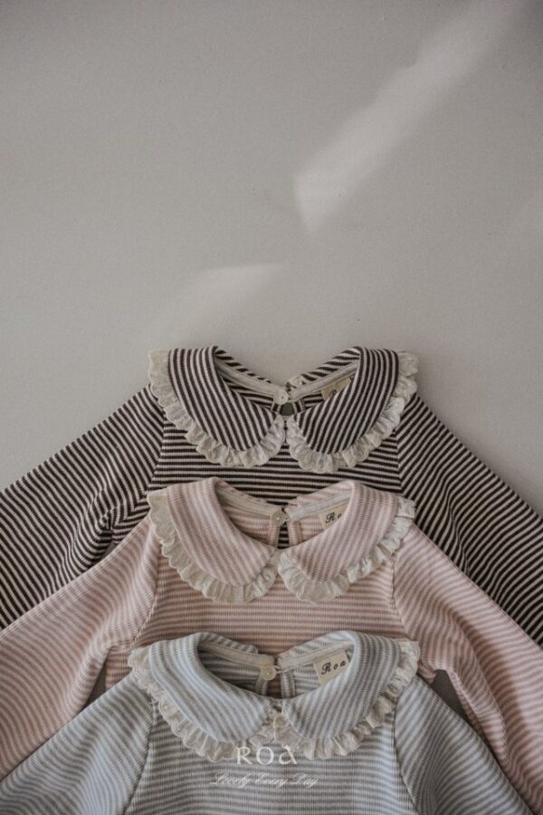 B1211ED1-CA7E-4080-AD0D-5F4A44004866 〖預購〗寧靜條紋領片上衣