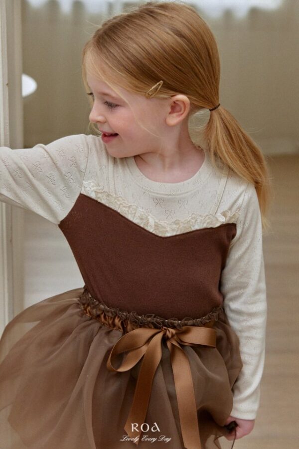 B2DB8516-A100-48D5-A3A5-33CF1B762956 〖預購〗拼色柔影蕾上衣