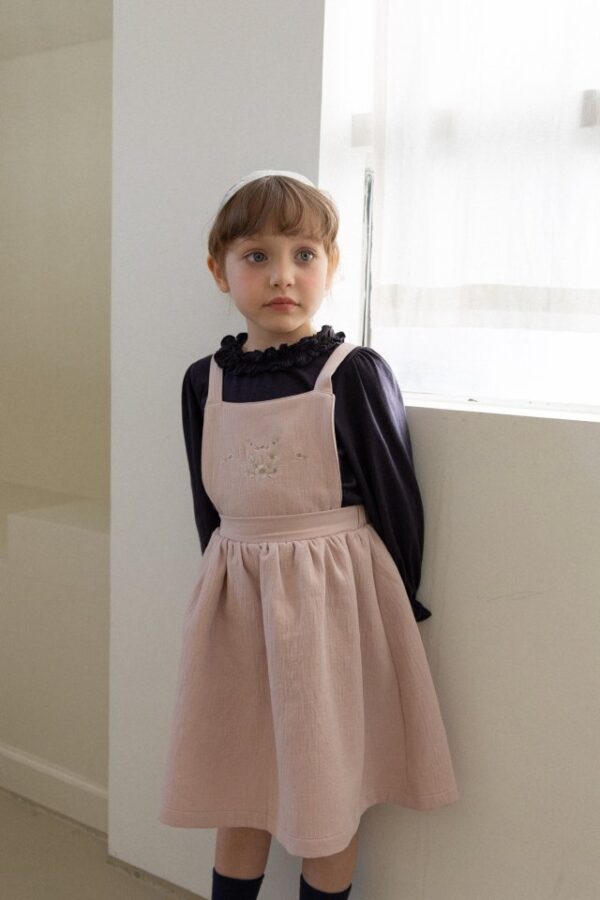 B48846CA-E466-4716-85E8-B9EC0AFC6638 〖預購〗梅根柔日上衣