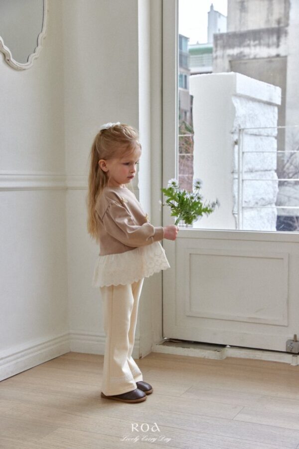 B83F836B-691E-4580-9677-20D6FFEA4015 〖預購〗春日蝴蝶衛衣