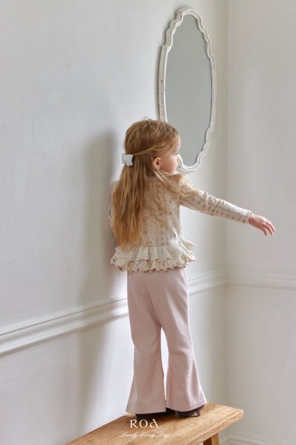 BA349AB5-AC71-4CFA-AE5D-B3899E242E8B 〖預購〗蝴蝶結柔線開叉喇叭褲