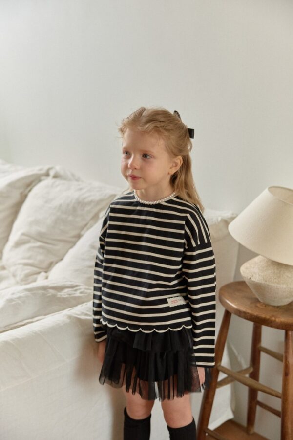 BECF0FFE-6D35-46AE-A21E-33B57E29A07E_1_105_c 〖預購〗聖光小日子條紋上衣