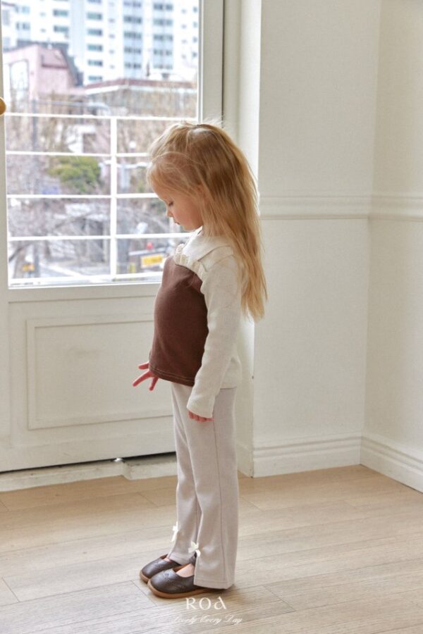 C283A680-8661-4523-A60B-71F2031C6D5A 〖預購〗蝴蝶結柔線開叉喇叭褲