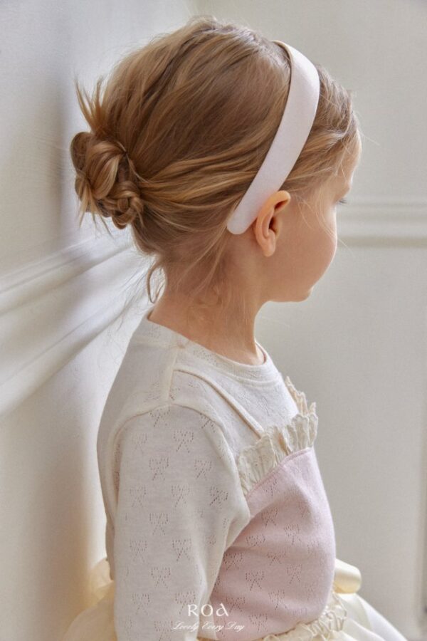 C283DA34-5DD5-4395-AFF2-C8DE02C68CBB 〖預購〗拼色柔影蕾上衣