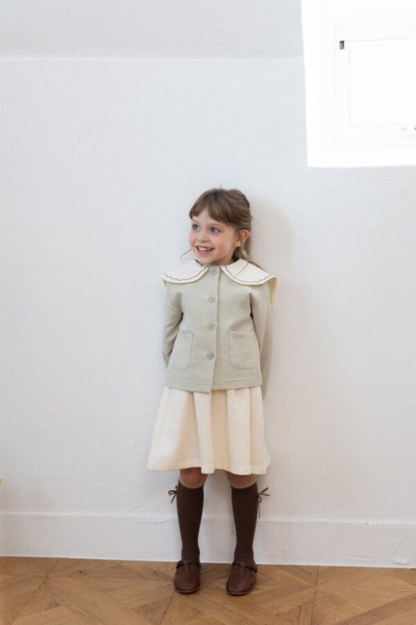 C52C64B7-8B73-44F3-893B-99432B742207 〖預購〗艾蜜莉亞花語外套