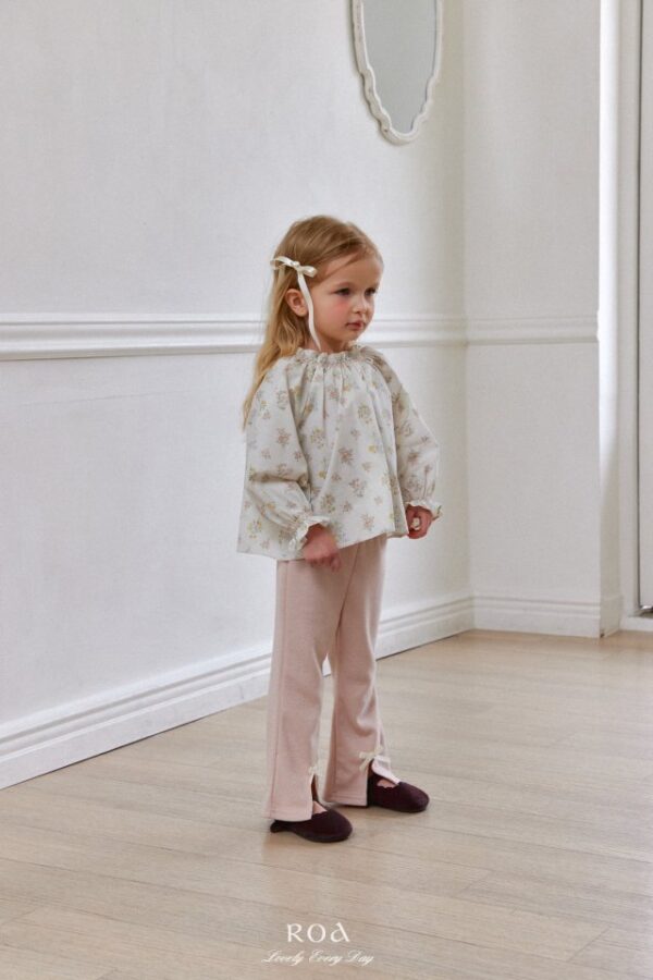 C5AC5148-D874-4839-A0ED-38A2DEDF285A 〖預購〗花園柔褶襯衫