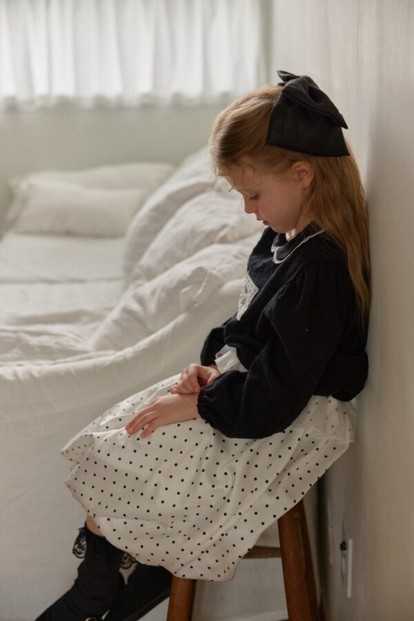 C759648C-392C-4B36-8CDA-2ADA45DB95C6_1_105_c 〖預購〗艾瑪寧靜上衣