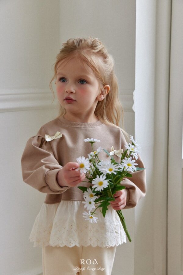 C7C03DB5-1CAA-44EF-8B98-1B10B775AA88 〖預購〗春日蝴蝶衛衣