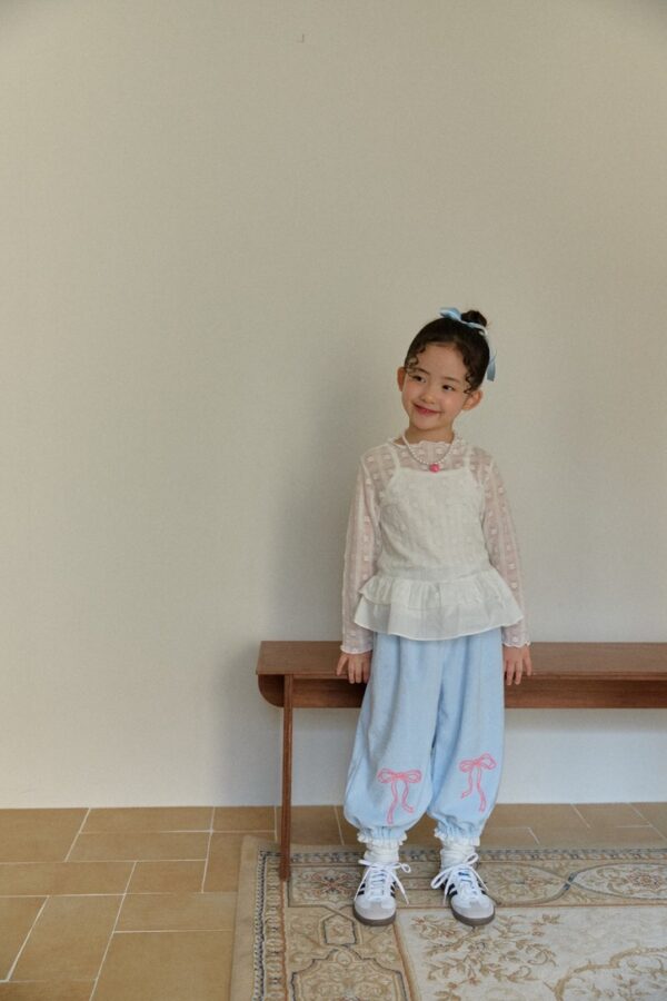 C8243126-91E5-444E-8A98-ED585F1B7216_1_105_c 〖預購〗緞結溫柔縮口褲