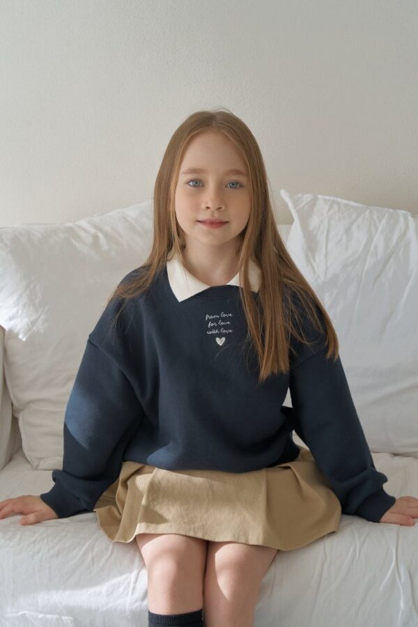 D1BB8D2A-6CD7-4A78-A917-C54524FFF34A 〖預購〗靜框落肩領片衛衣