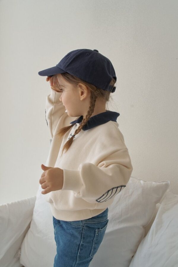 D5E81BBD-7448-4895-A0F6-B69B6EE6F761 〖預購〗靜框落肩領片衛衣