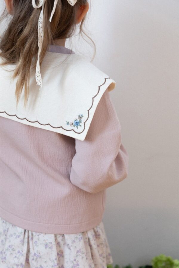 D8244B25-B0F8-43E9-B4B5-BDB151DA2FCA 〖預購〗艾蜜莉亞花語外套