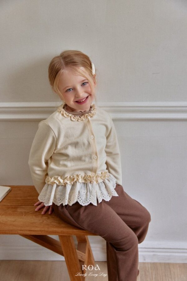 DC161FFE-C18E-4D41-BD80-995A81AE3BC9 〖預購〗小小心意蕾絲縮口褲