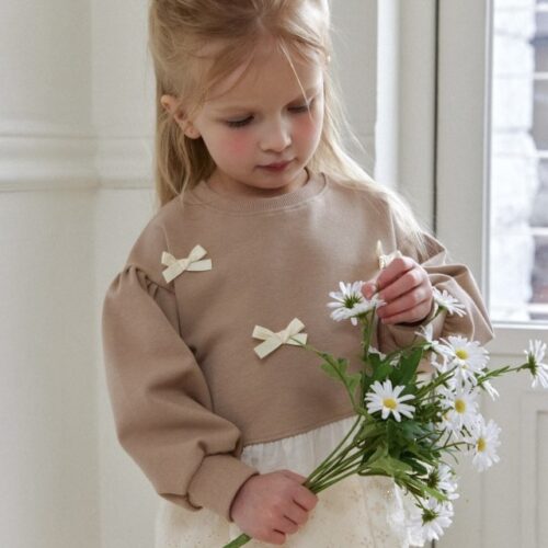 DC7F0FE0-C3D6-4D74-9EBA-1E6FF81749A7_1_201_a 〖預購〗春日蝴蝶衛衣