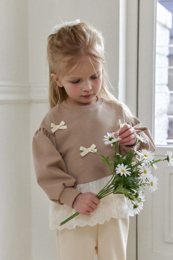 DC7F0FE0-C3D6-4D74-9EBA-1E6FF81749A7_1_201_a 〖預購〗春日蝴蝶衛衣