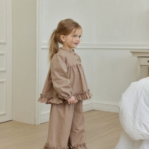 DF9CFBC3-90D7-4FB7-9712-56CD4902013E_1_201_a 〖預購〗小荷葉領柔褶套裝