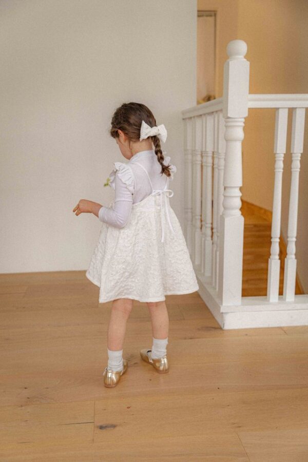 E0222112-309E-4E5A-9FB3-71A7D86C97A1 〖預購〗洛亞晨光刺繡洋裝