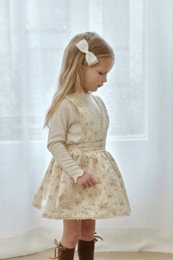 E327D78F-3B70-4133-9C30-E228FBC96AD6_1_201_a 〖預購〗百搭日常木耳邊上衣