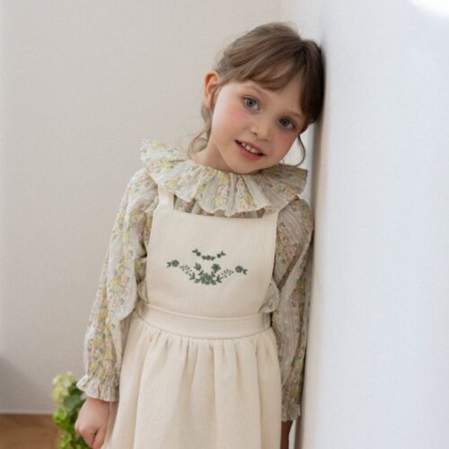 E4F3D03B-4FBC-449D-8C00-871DD20B41FC 〖預購〗玫瑰大圓領上衣