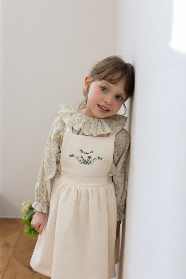 E4F3D03B-4FBC-449D-8C00-871DD20B41FC 〖預購〗玫瑰大圓領上衣