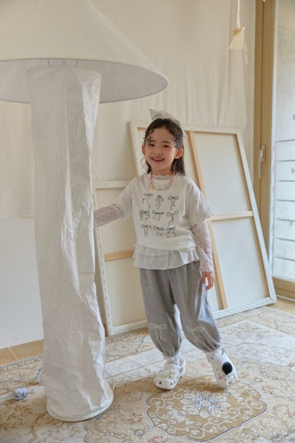 E7C07801-813D-469D-9935-037568A4595D_1_105_c 〖預購〗柔邊星光蕾絲上衣