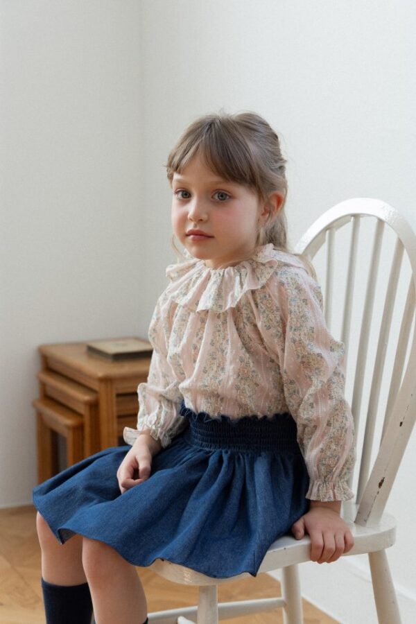 E869EDE4-E33C-4C77-8476-8E3F135B2463 〖預購〗玫瑰大圓領上衣