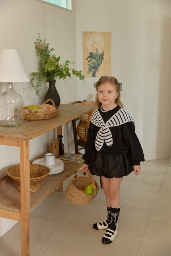 ECFB07E5-4B6E-4177-B44F-6A2394BC9FC1_1_105_c 〖預購〗甜日微光披巾衛衣