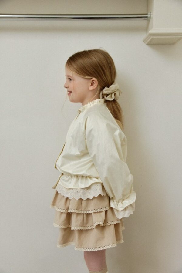 EDDB2DDD-11FE-437D-BC3B-C12A4B3C5D33_1_201_a 〖預購〗柔雲微光風衣