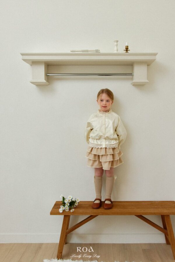 EE39F5F5-4227-4BE7-87AC-D672E867C51B 〖預購〗柔雲微光風衣