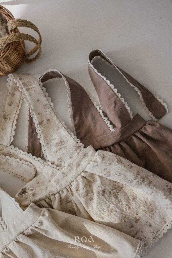 F8844D67-A43B-40DB-BE6A-EF97F7ED7ADB 〖預購〗古典花園吊帶裙