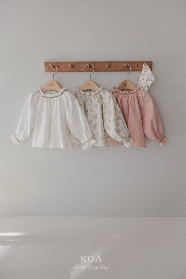 FCBF077E-C68B-4C31-A232-FB96EEE22694 〖預購〗花園柔褶襯衫