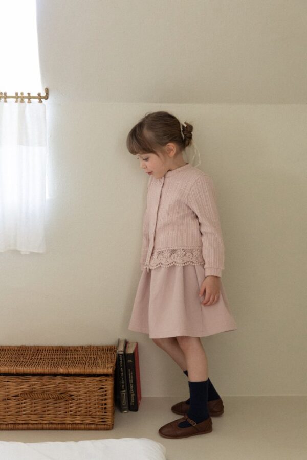 FD08D8AA-15E9-46DA-BE3D-C3D13090C2AA 〖預購〗艾莉絲柔霧針織衫