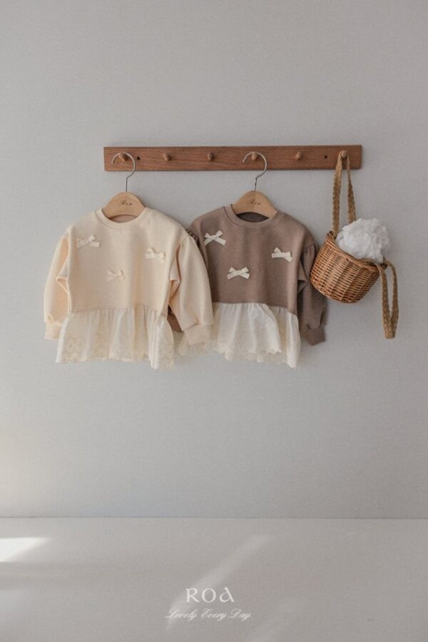 FD77C4C4-6AAC-4275-BEA4-FB6D8E11A7F2 〖預購〗春日蝴蝶衛衣