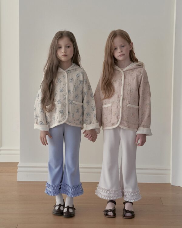 01E202F0-A622-433E-A931-BD5D442B52B3_1_201_a 〖預購〗莉莉序曲荷葉邊飾微喇叭褲