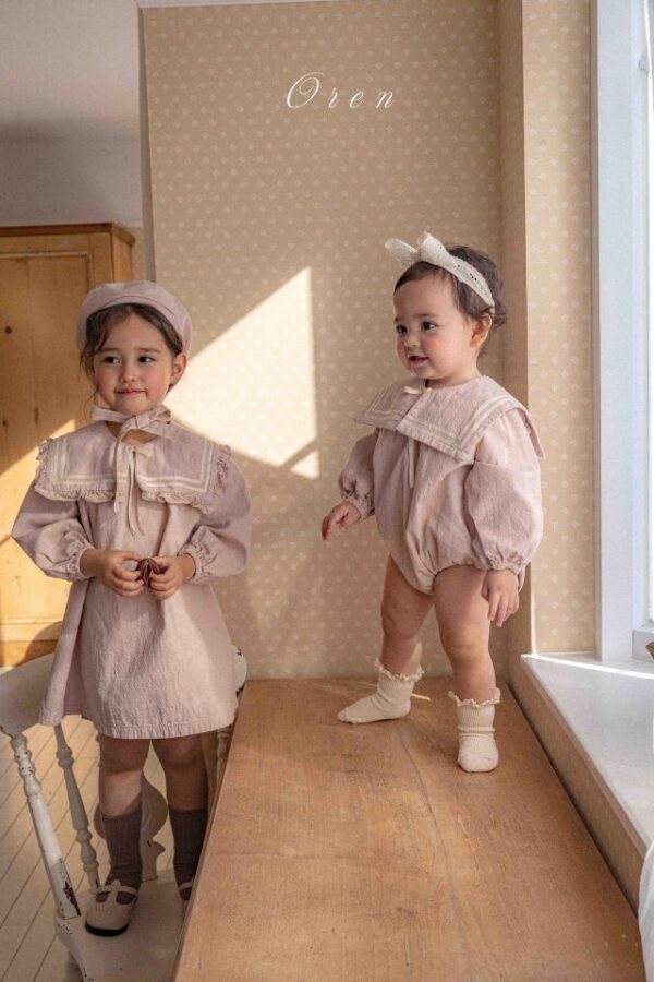 05726A4B-872B-4671-81EB-1FAA201726CB 〖預購〗牛奶海軍領舒柔洋裝